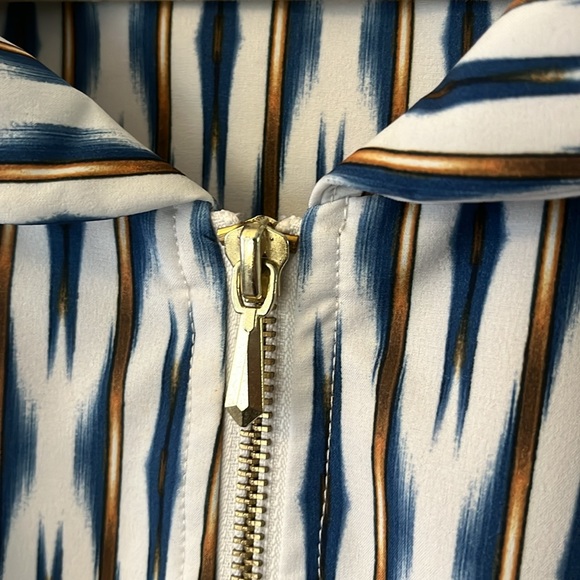 Chico’s Zenergy Ikat Jacket White Blue 3/4 Sleeve lightweight Jacket Sz 4/6 - Picture 7 of 14